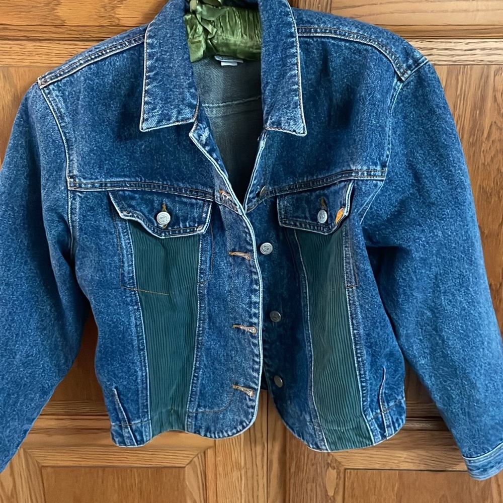 Vintage JORDACHE denim jacket (ladies) Medium - Picture 2 of 6
